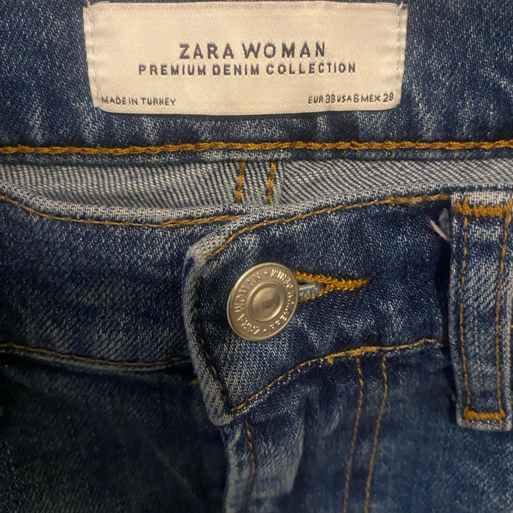 Zara Frayed Hem Cropped Blue Jeans - Picture 2 of 3